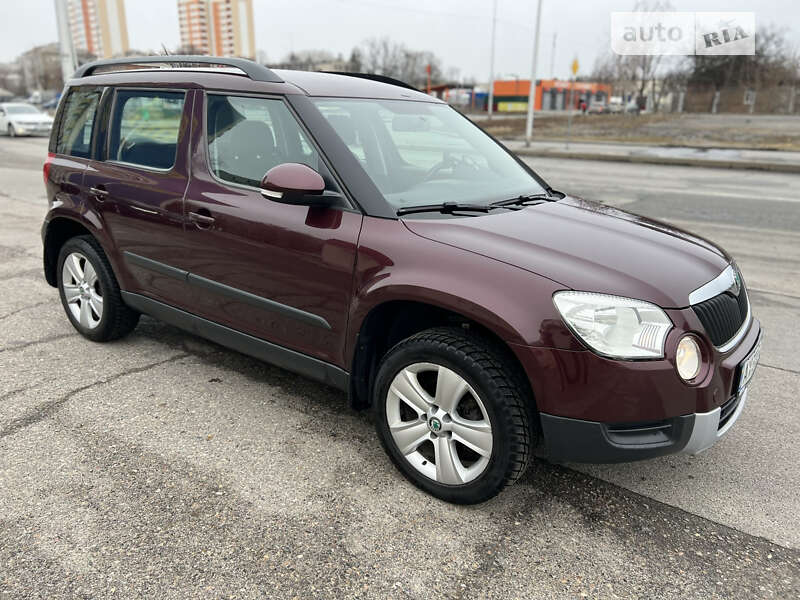 Внедорожник / Кроссовер Skoda Yeti 2012 в Вишневом