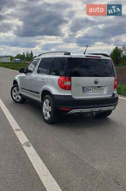 Внедорожник / Кроссовер Skoda Yeti 2013 в Ромнах