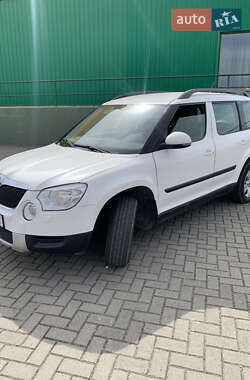 Внедорожник / Кроссовер Skoda Yeti 2011 в 