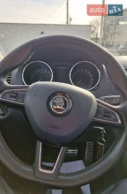 Внедорожник / Кроссовер Skoda Yeti 2015 в 