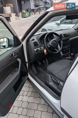 Внедорожник / Кроссовер Skoda Yeti 2015 в 