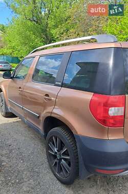 Позашляховик / Кросовер Skoda Yeti 2014 в 