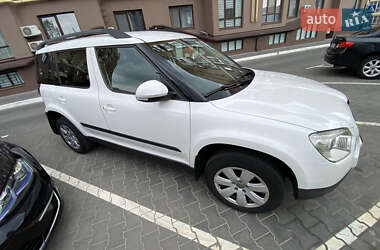 Позашляховик / Кросовер Skoda Yeti 2012 в 