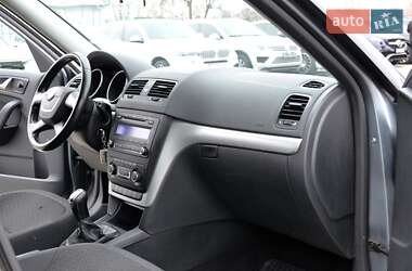 Позашляховик / Кросовер Skoda Yeti 2011 в 