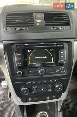 Внедорожник / Кроссовер Skoda Yeti 2011 в 