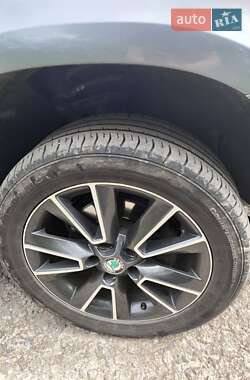Внедорожник / Кроссовер Skoda Yeti 2013 в 
