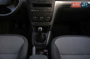 Позашляховик / Кросовер Skoda Yeti 2012 в 