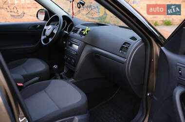 Позашляховик / Кросовер Skoda Yeti 2012 в 