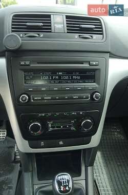 Внедорожник / Кроссовер Skoda Yeti 2014 в 