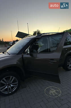 Внедорожник / Кроссовер Skoda Yeti 2011 в 