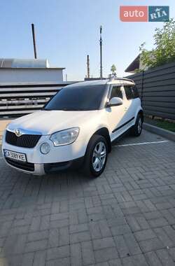 Внедорожник / Кроссовер Skoda Yeti 2013 в 