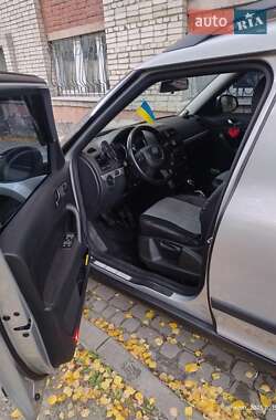 Внедорожник / Кроссовер Skoda Yeti 2011 в 