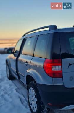 Внедорожник / Кроссовер Skoda Yeti 2010 в Подкамне