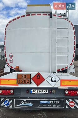 Цистерна напівпричіп Slisko CM-1-4-S/30 2006 в Мукачевому