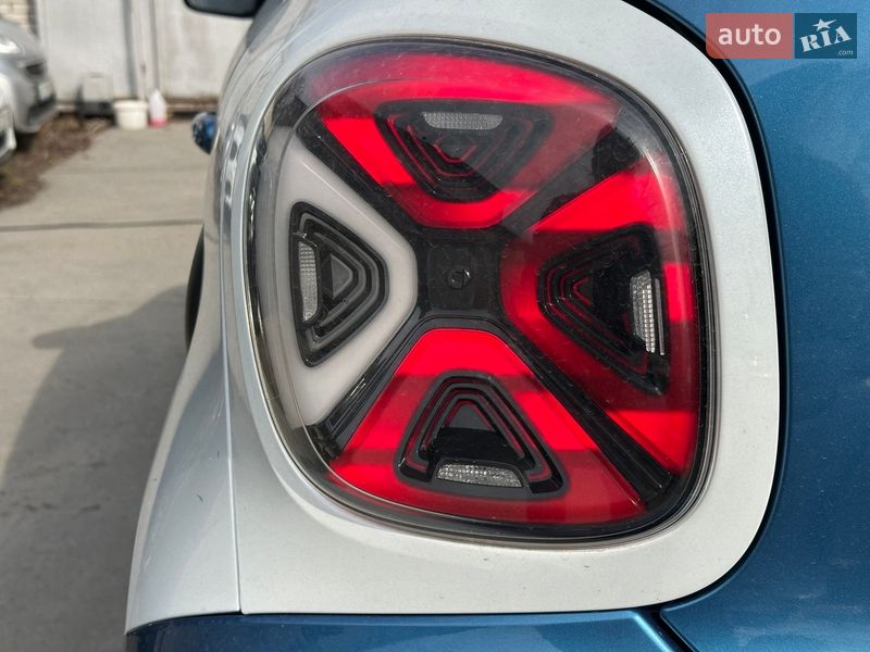 Хэтчбек Smart EQ Forfour 2021 в Киеве фото 12 Хэтчбек Smart EQ Forfour 2021 в Киеве