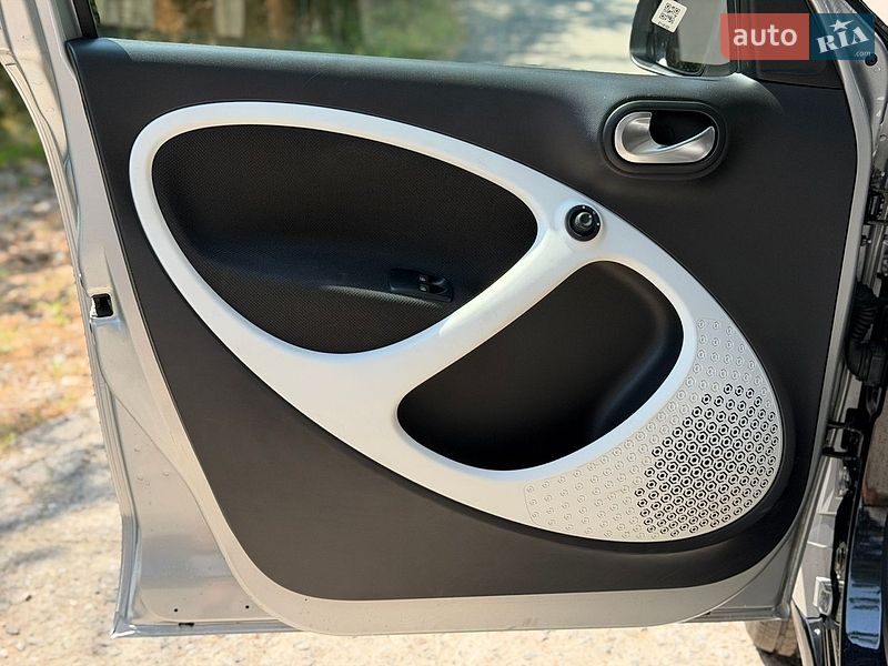 Хэтчбек Smart EQ Forfour 2019 в Киеве
