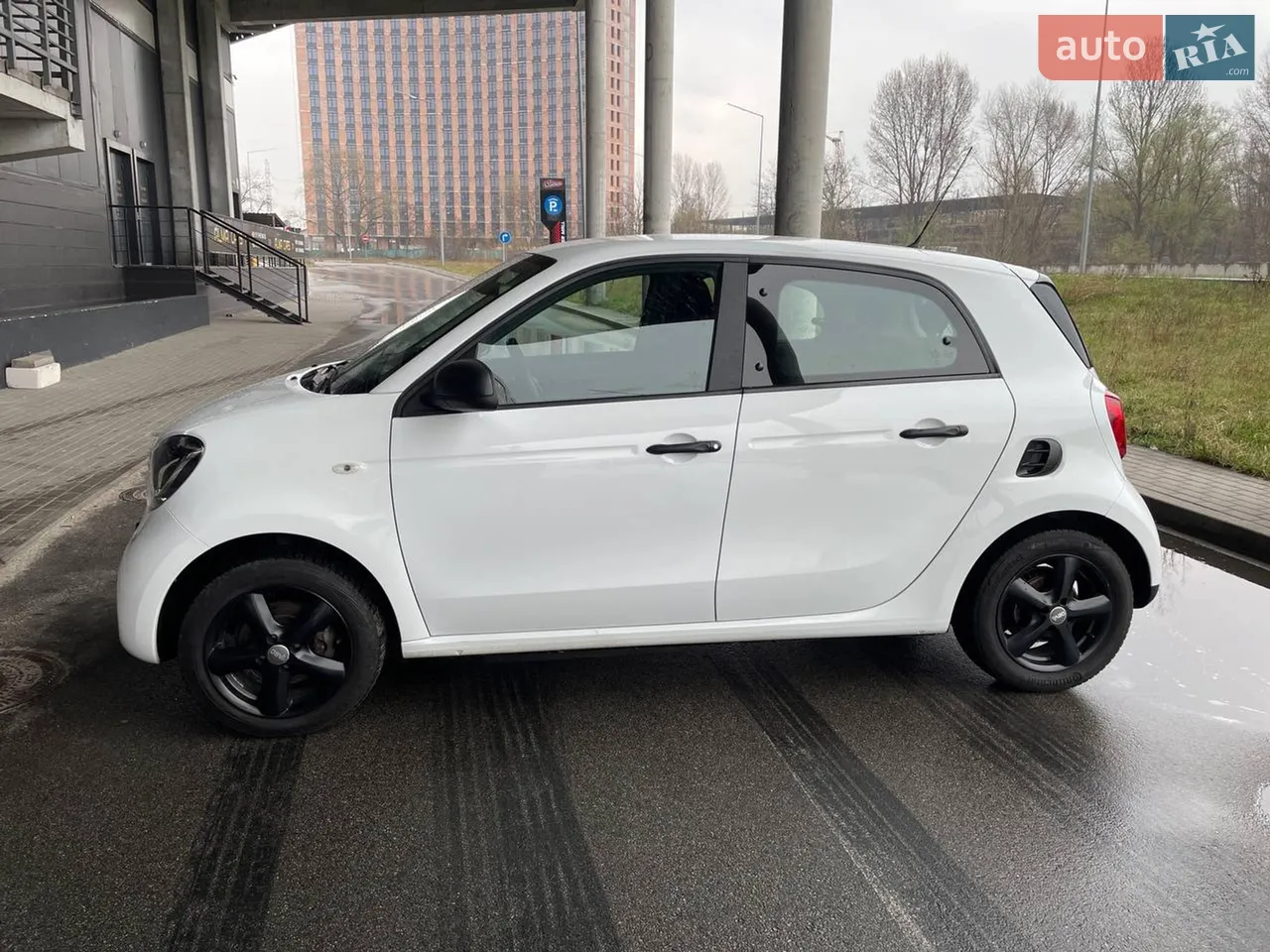 2025 Tesla Model Y - мініатюра 22