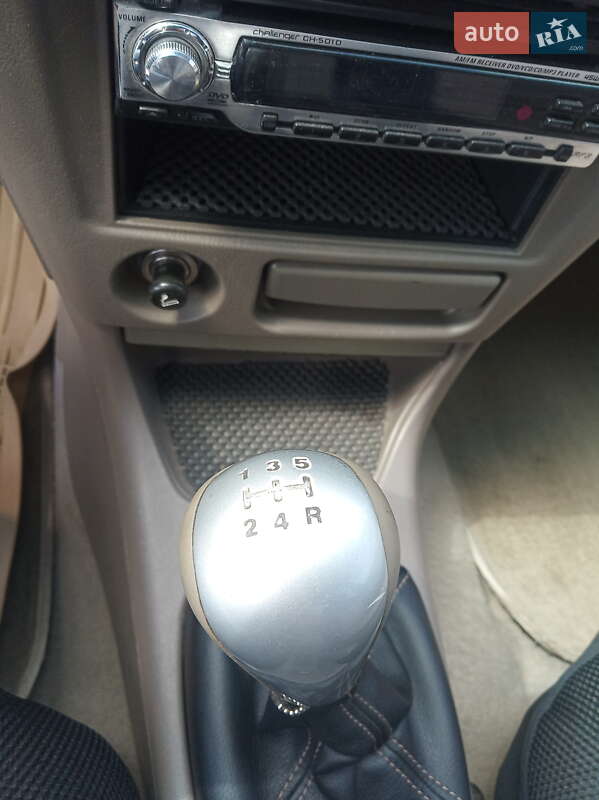 Седан SouEast Lioncel 2006 в Киеве