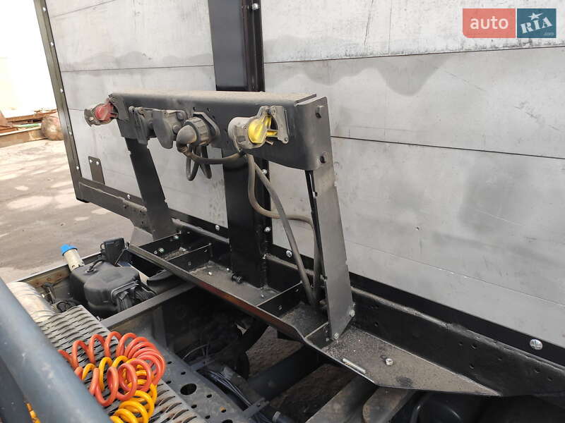 Бортовий напівпричіп Spier SGL 2011 в Олександрії