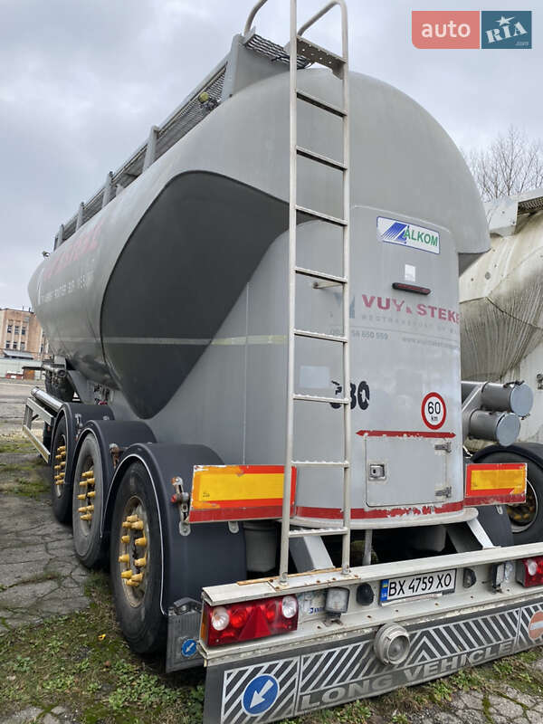 Цементовоз Spitzer SF 2008 в Хмельницькому