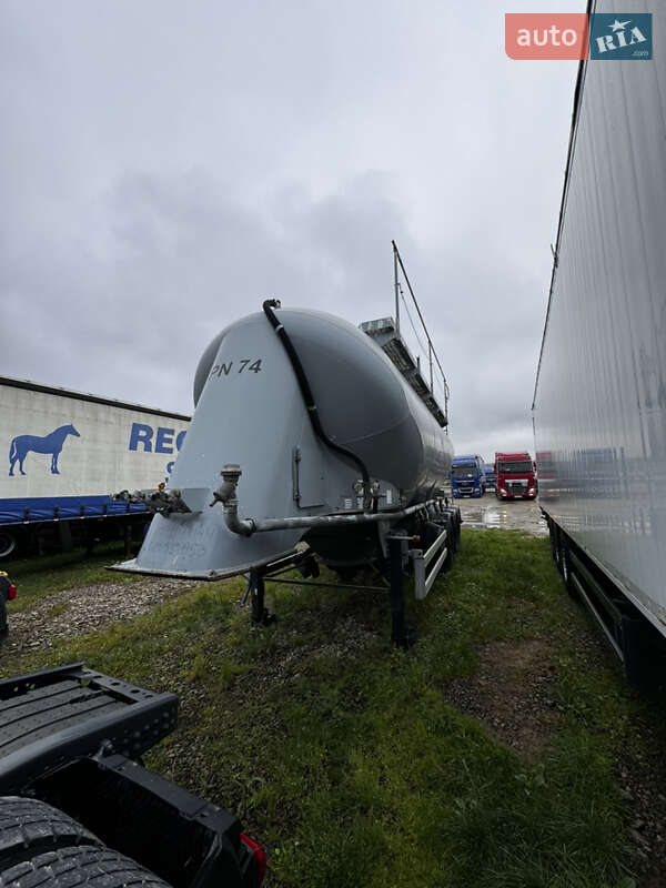 Цементовоз Spitzer SF 1994 в Чернівцях