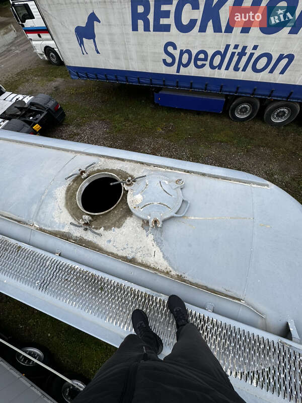 Цементовоз Spitzer SF 1994 в Чернівцях