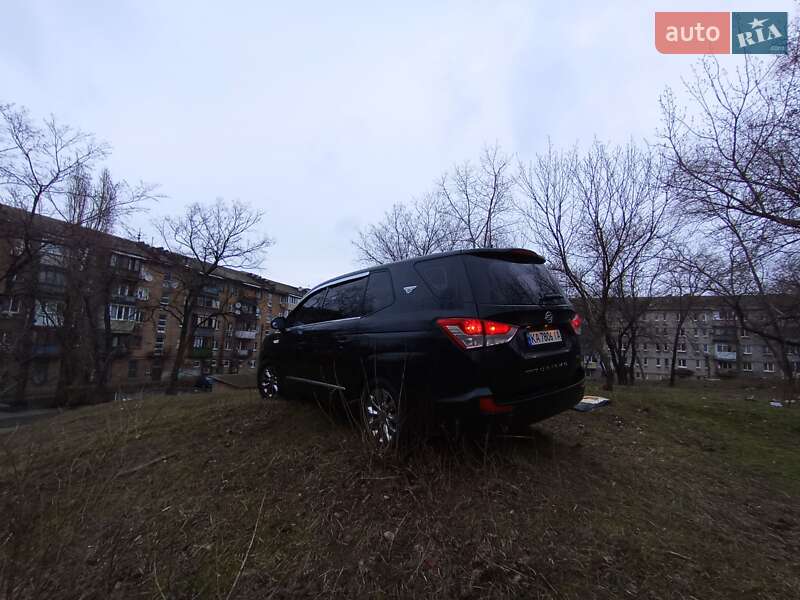 Минивэн SsangYong Korando Turismo 2015 в Киеве