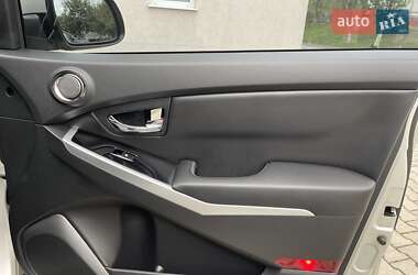 Позашляховик / Кросовер SsangYong Korando 2013 в 