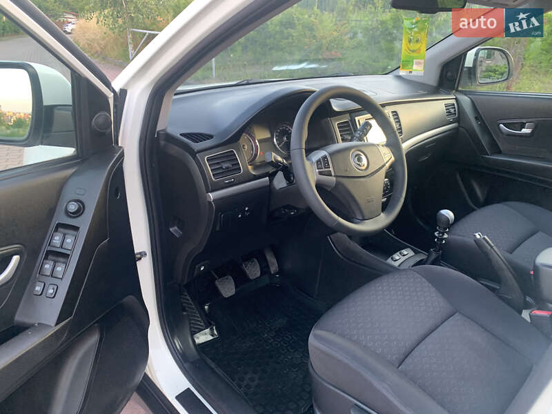 Позашляховик / Кросовер SsangYong Korando 2011 в Чернівцях