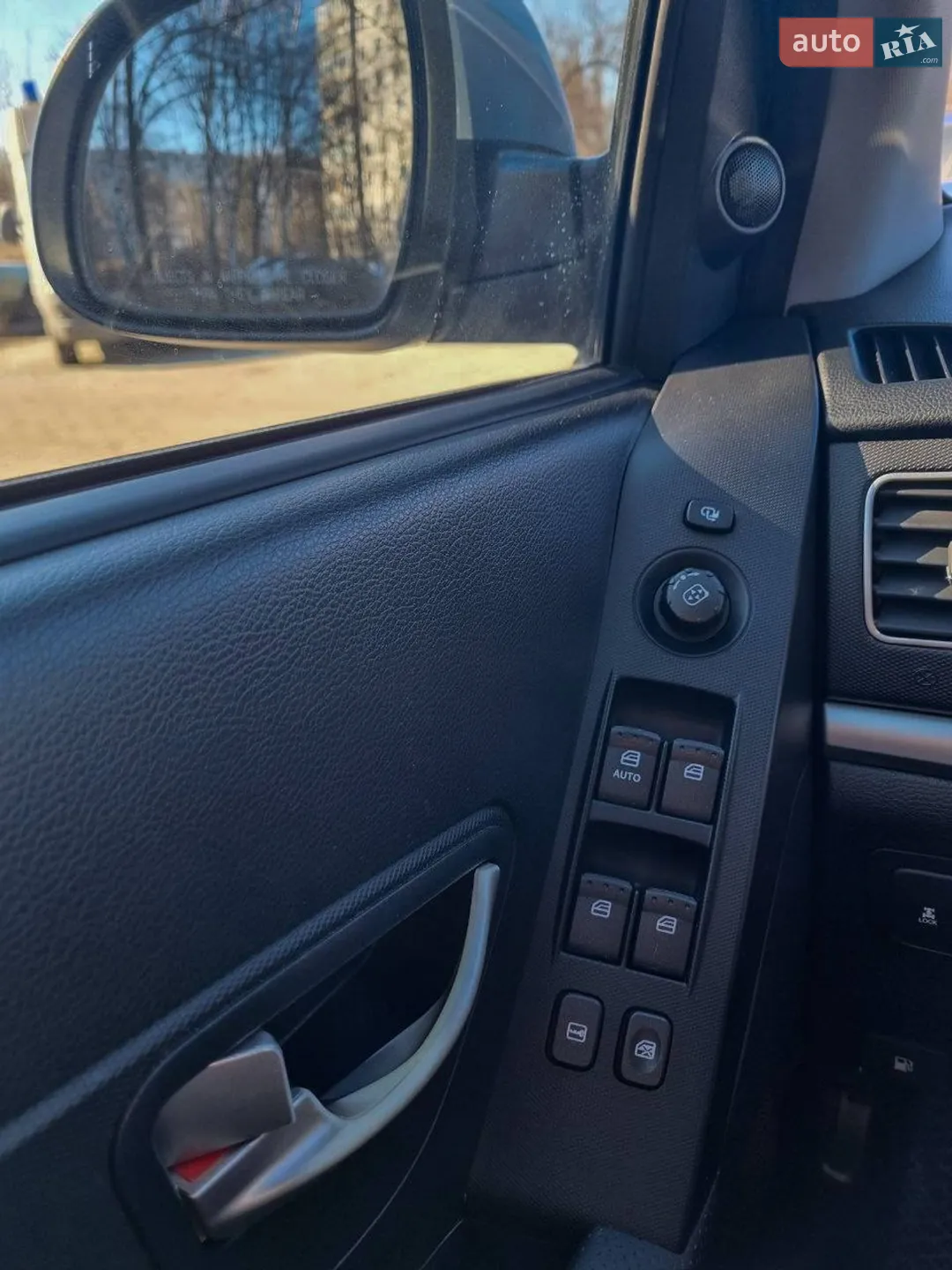 2011 SsangYong Korando - мініатюра 20