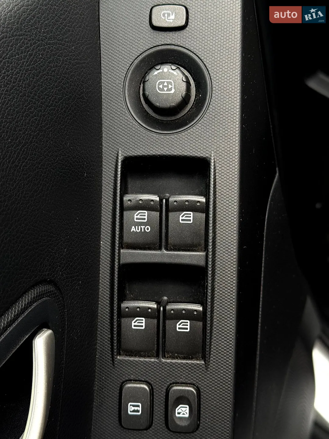 2011 SsangYong Korando - мініатюра 12