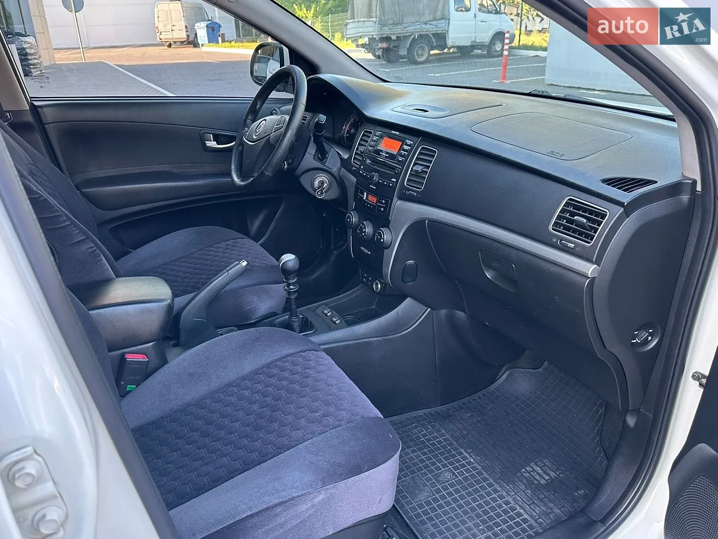 2011 SsangYong Korando - мініатюра 8