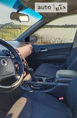 Седан SsangYong Kyron 2010 в 