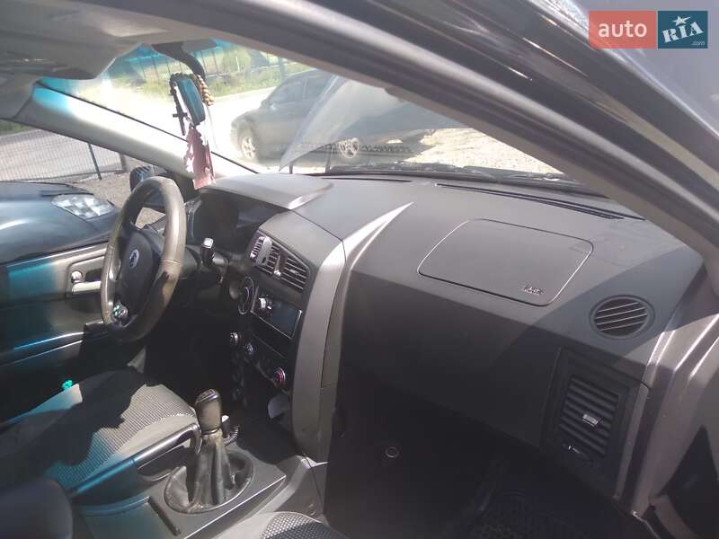 Внедорожник / Кроссовер SsangYong Kyron 2010 в Тернополе