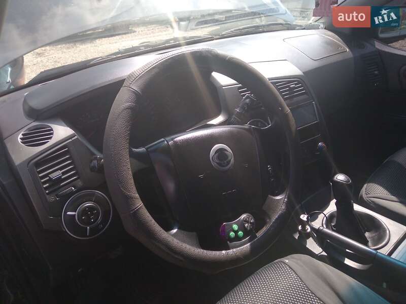 Внедорожник / Кроссовер SsangYong Kyron 2010 в Тернополе
