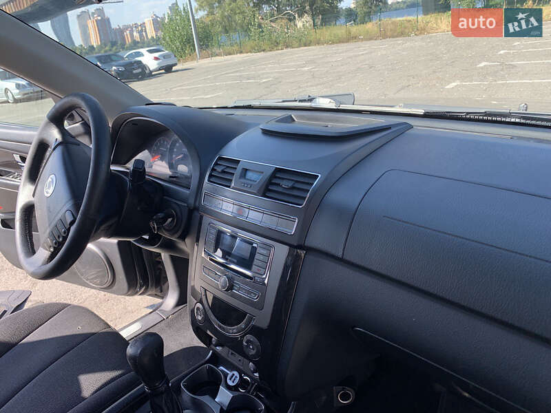 Внедорожник / Кроссовер SsangYong Rexton 2013 в Киеве