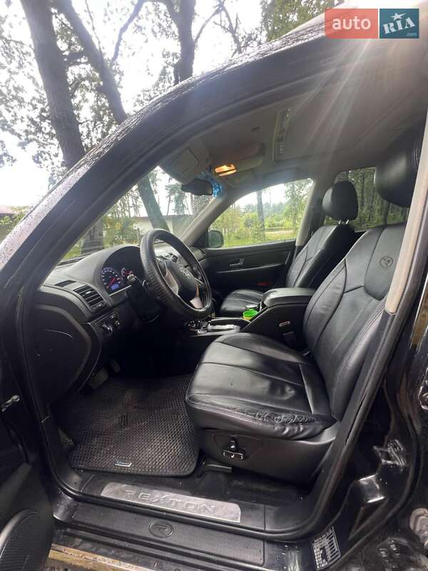 Позашляховик / Кросовер SsangYong Rexton 2015 в Новояворівську