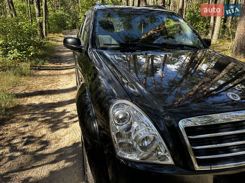 Внедорожник / Кроссовер SsangYong Rexton 2010 в Киеве