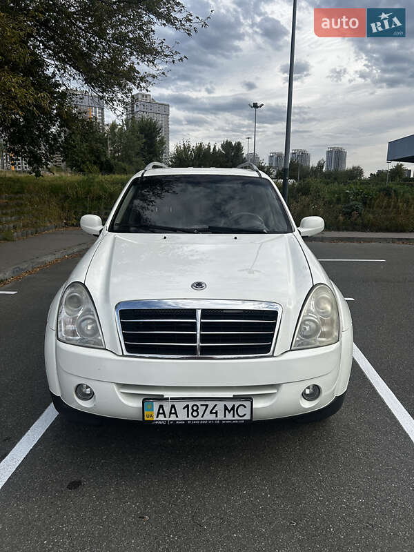 Внедорожник / Кроссовер SsangYong Rexton 2012 в 