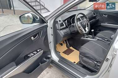 Внедорожник / Кроссовер SsangYong Tivoli 2016 в 
