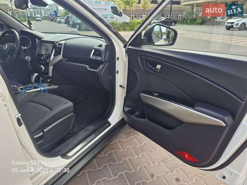 Внедорожник / Кроссовер SsangYong Tivoli 2018 в Софиевской Борщаговке