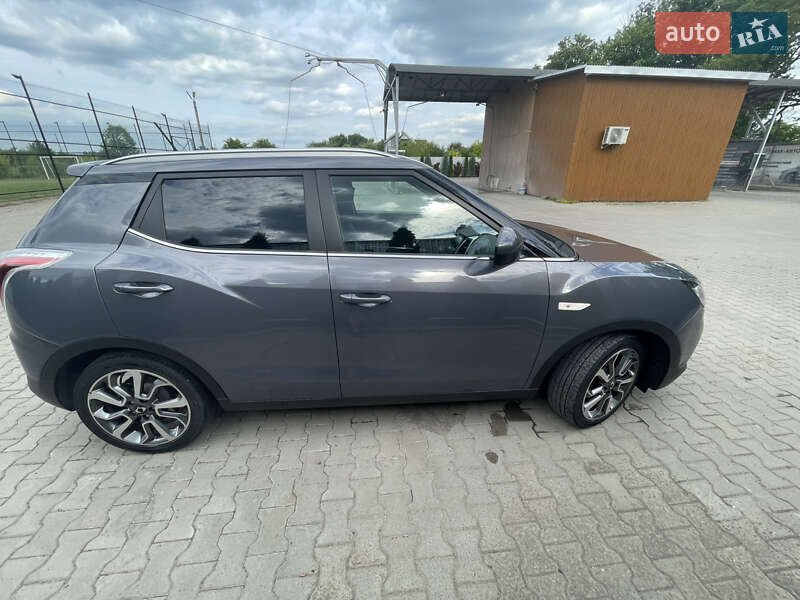 Внедорожник / Кроссовер SsangYong Tivoli 2015 в Кицмани