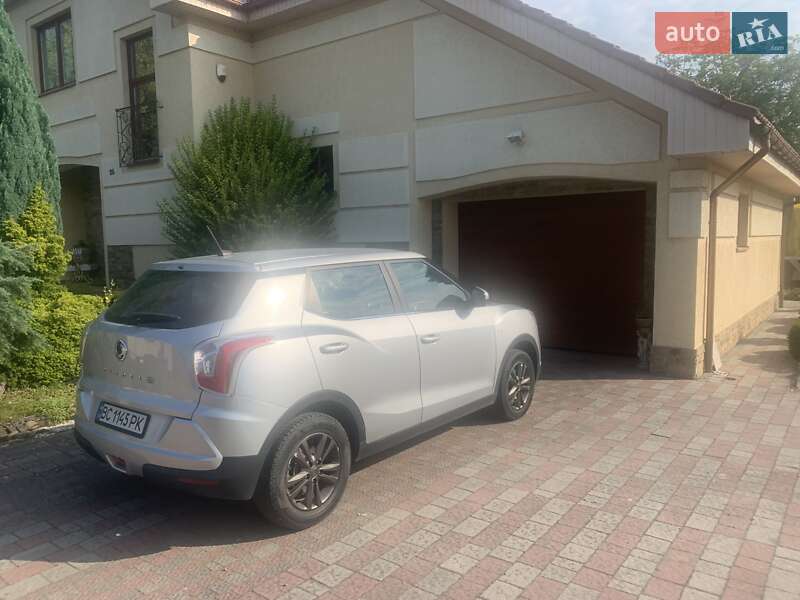 Внедорожник / Кроссовер SsangYong Tivoli 2015 в Ужгороде