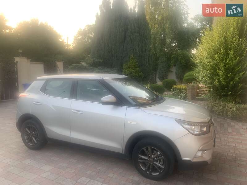 Внедорожник / Кроссовер SsangYong Tivoli 2015 в Ужгороде