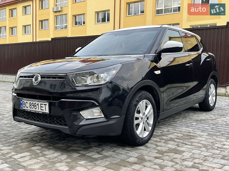 Позашляховик / Кросовер SsangYong Tivoli 2015 в Львові