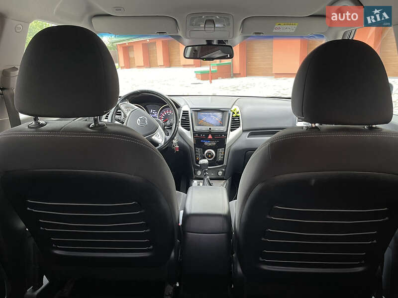 Позашляховик / Кросовер SsangYong Tivoli 2015 в Львові