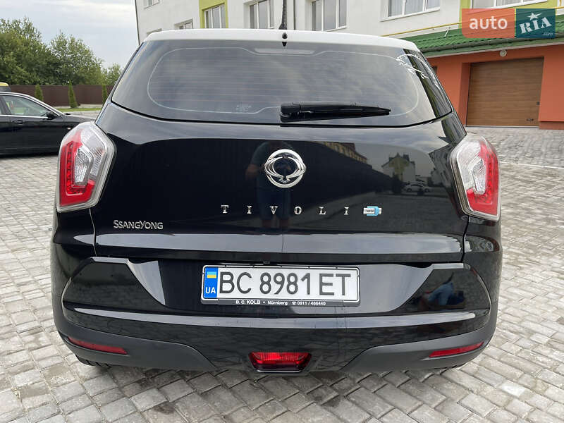 Позашляховик / Кросовер SsangYong Tivoli 2015 в Львові