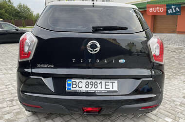 Позашляховик / Кросовер SsangYong Tivoli 2015 в 