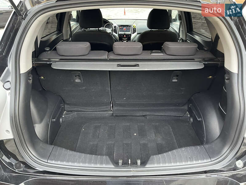 Позашляховик / Кросовер SsangYong Tivoli 2015 в Львові