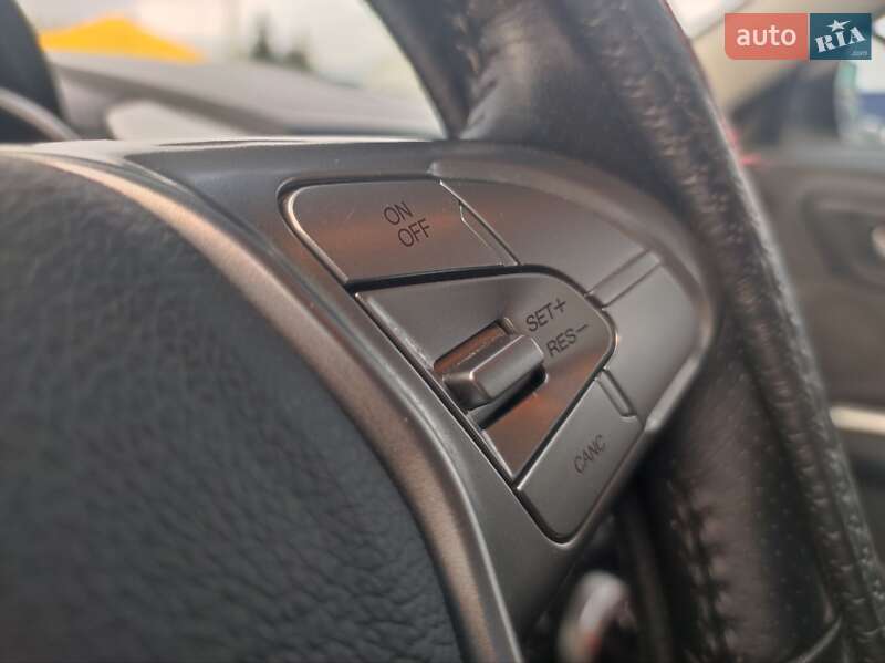 Внедорожник / Кроссовер SsangYong Tivoli 2016 в Киеве